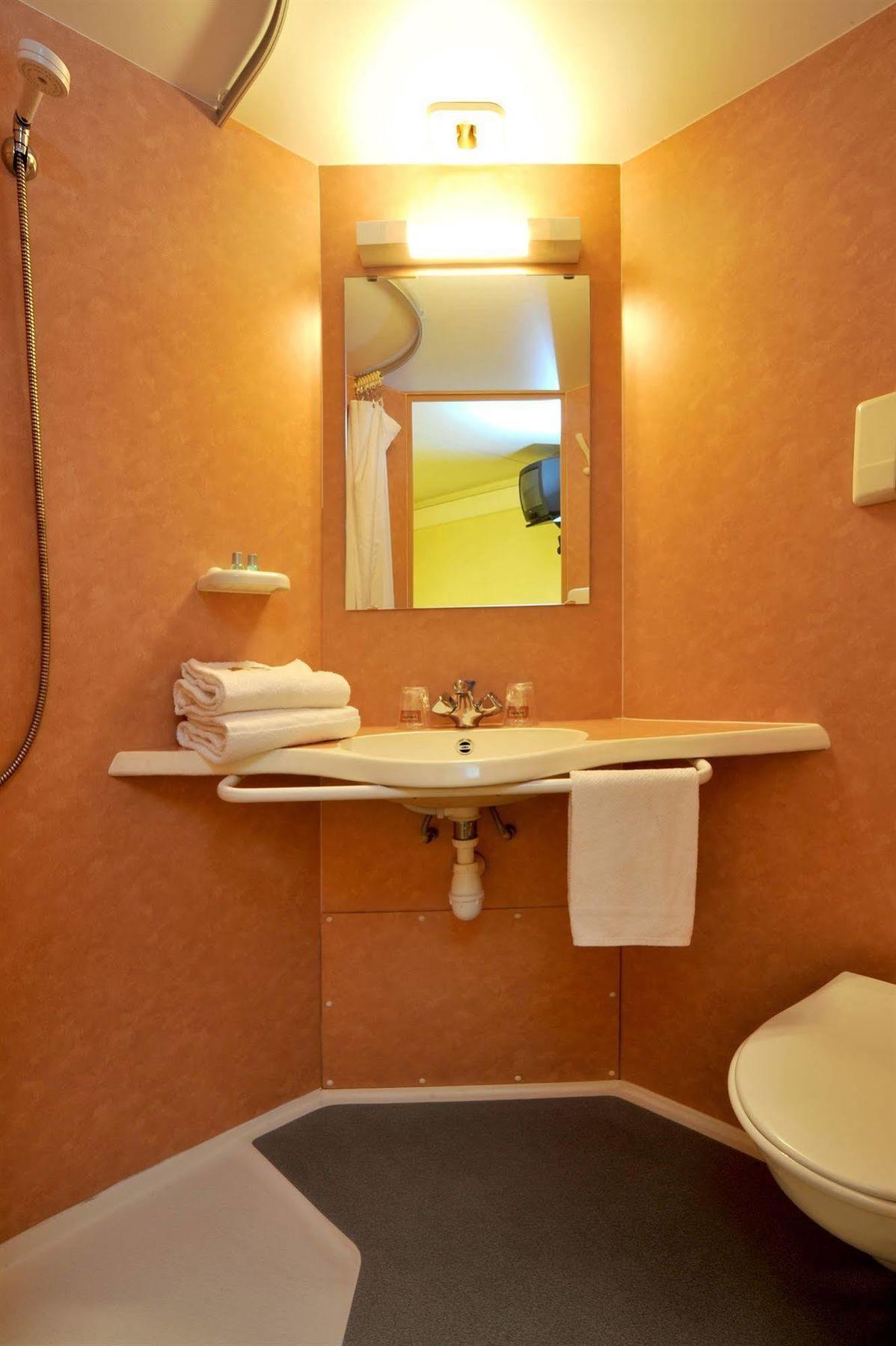 Onet-le-Chateau Hotel 4 Saisons מראה חיצוני תמונה